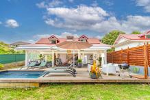 1.A louer villa avec piscine et Terre de haut Les Saintes